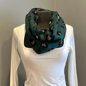 Knit 2-Tone Green Animal Print Infinity Scarf